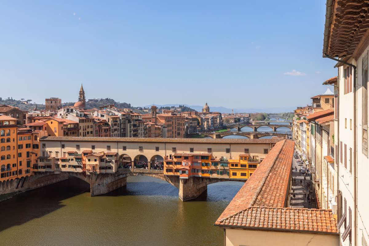 Firenze insolita: Ponte Vecchio e il corridoio Vasariano che passa proprio sopra di esso